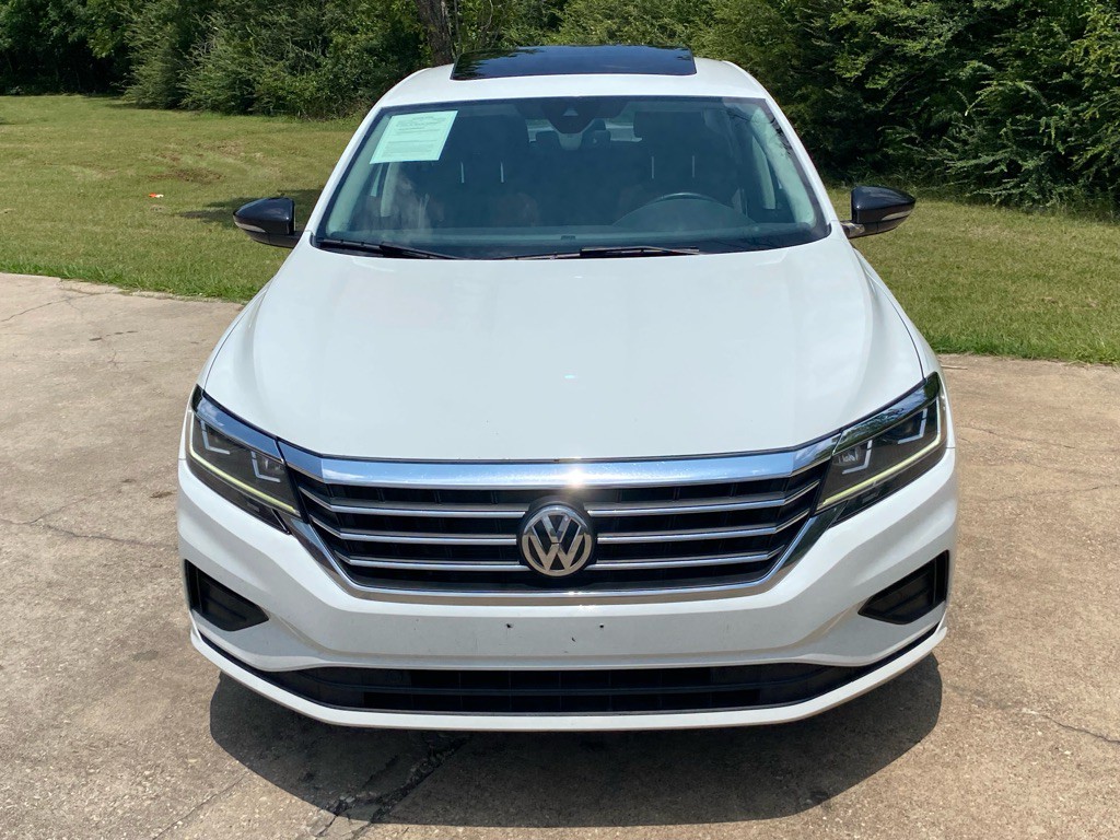 2022 Volkswagen Passat Image 2