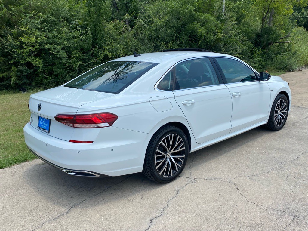2022 Volkswagen Passat Image 4