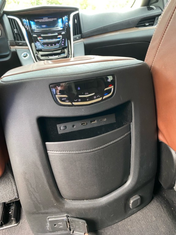 2019 Cadillac Escalade Image 16