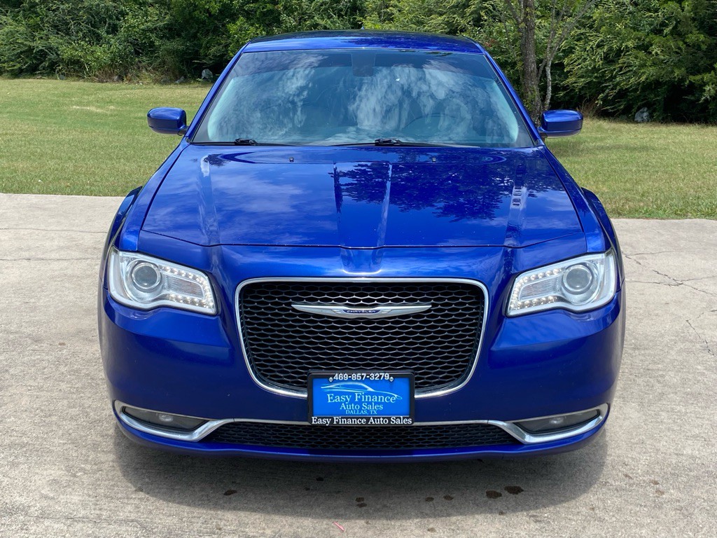 2019 Chrysler 300 Image 2