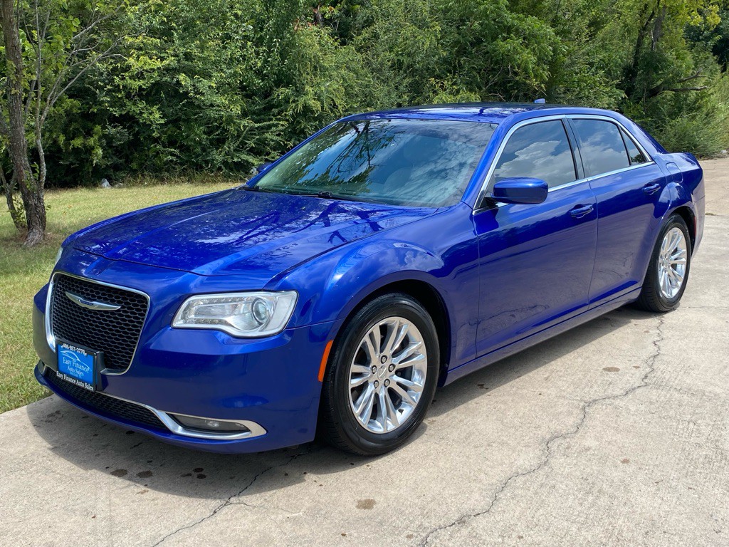 2019 Chrysler 300 Image 3