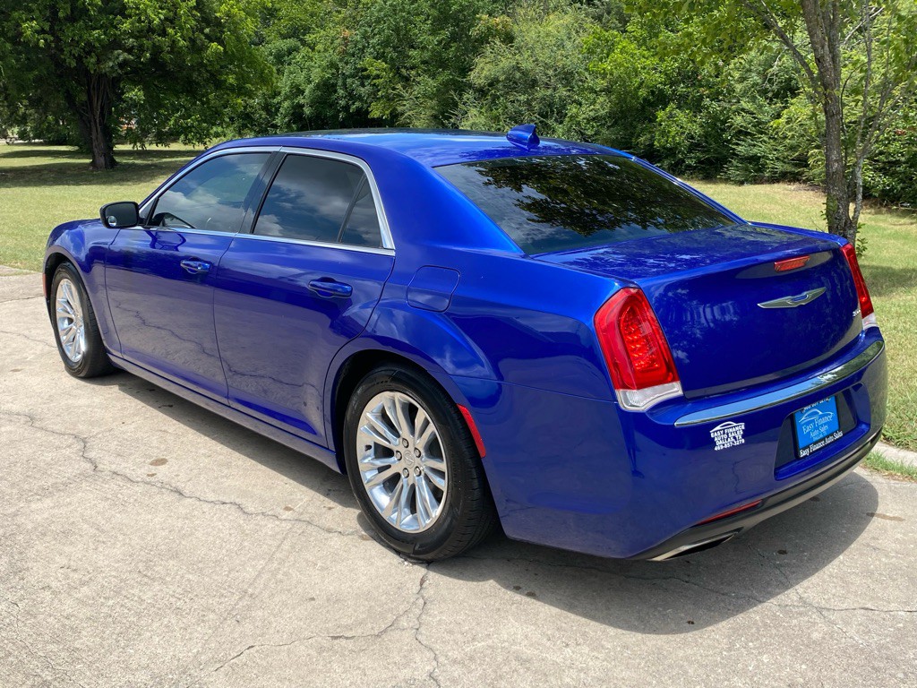 2019 Chrysler 300 Image 6