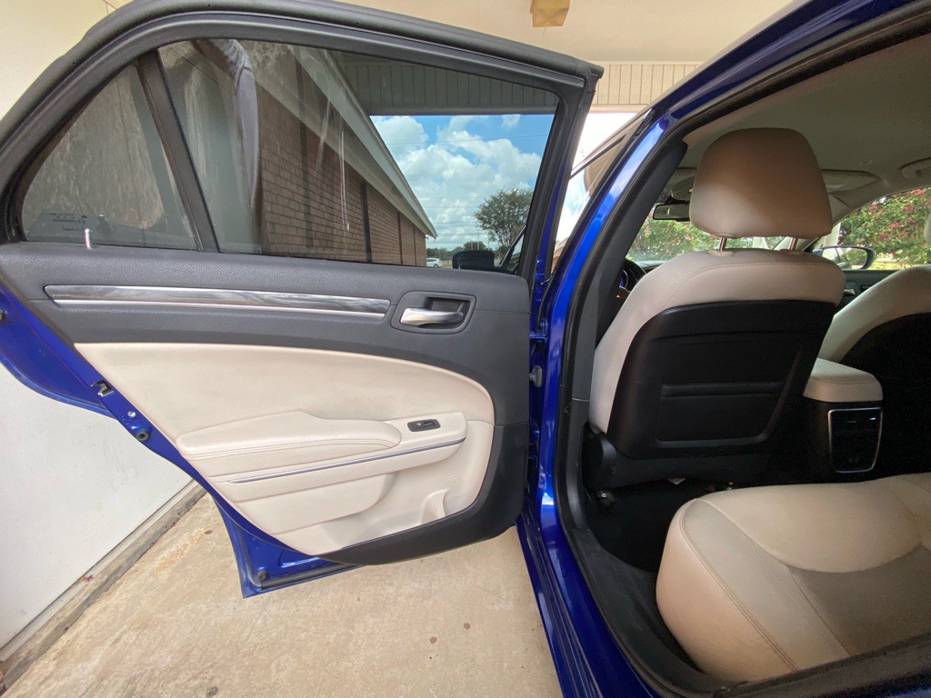 2019 Chrysler 300 Image 9