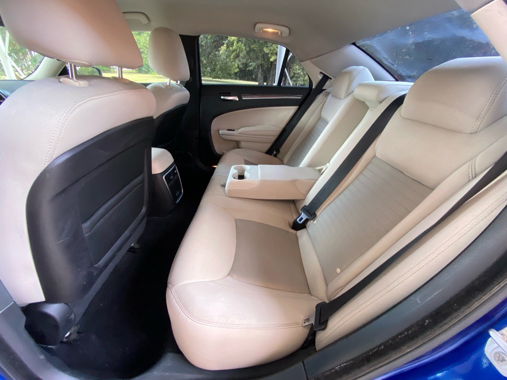 2019 Chrysler 300 Image 10