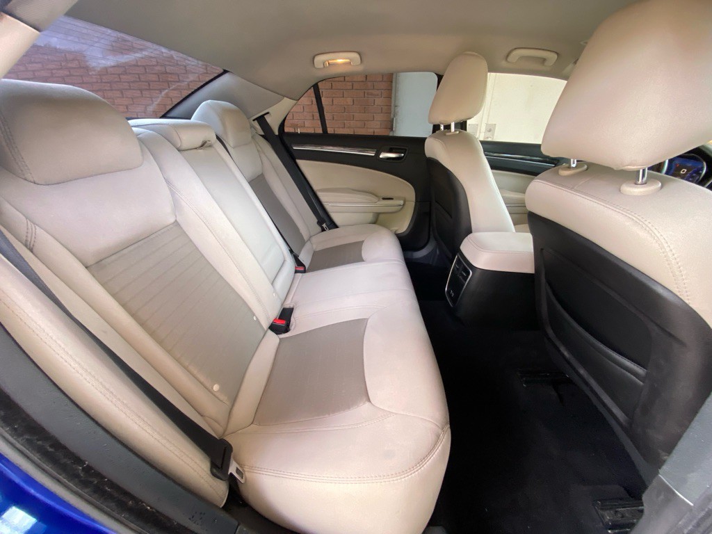 2019 Chrysler 300 Image 11