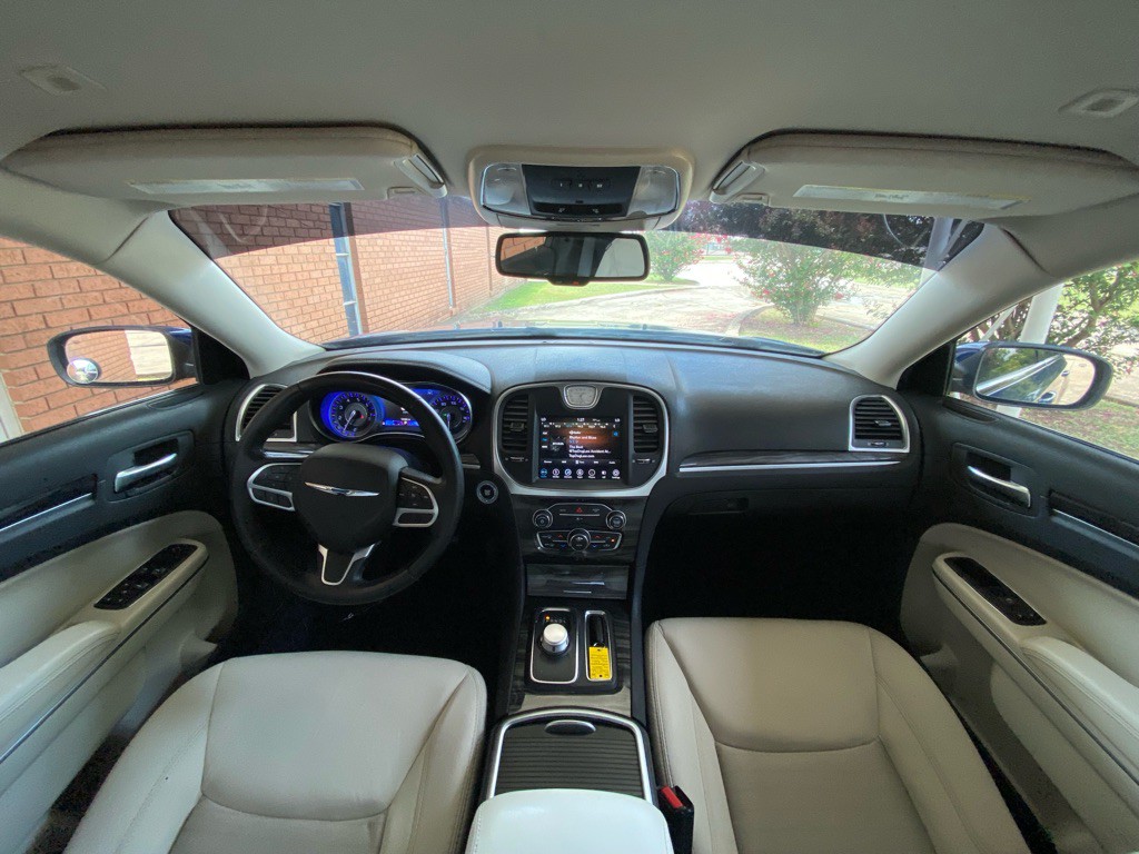 2019 Chrysler 300 Image 13