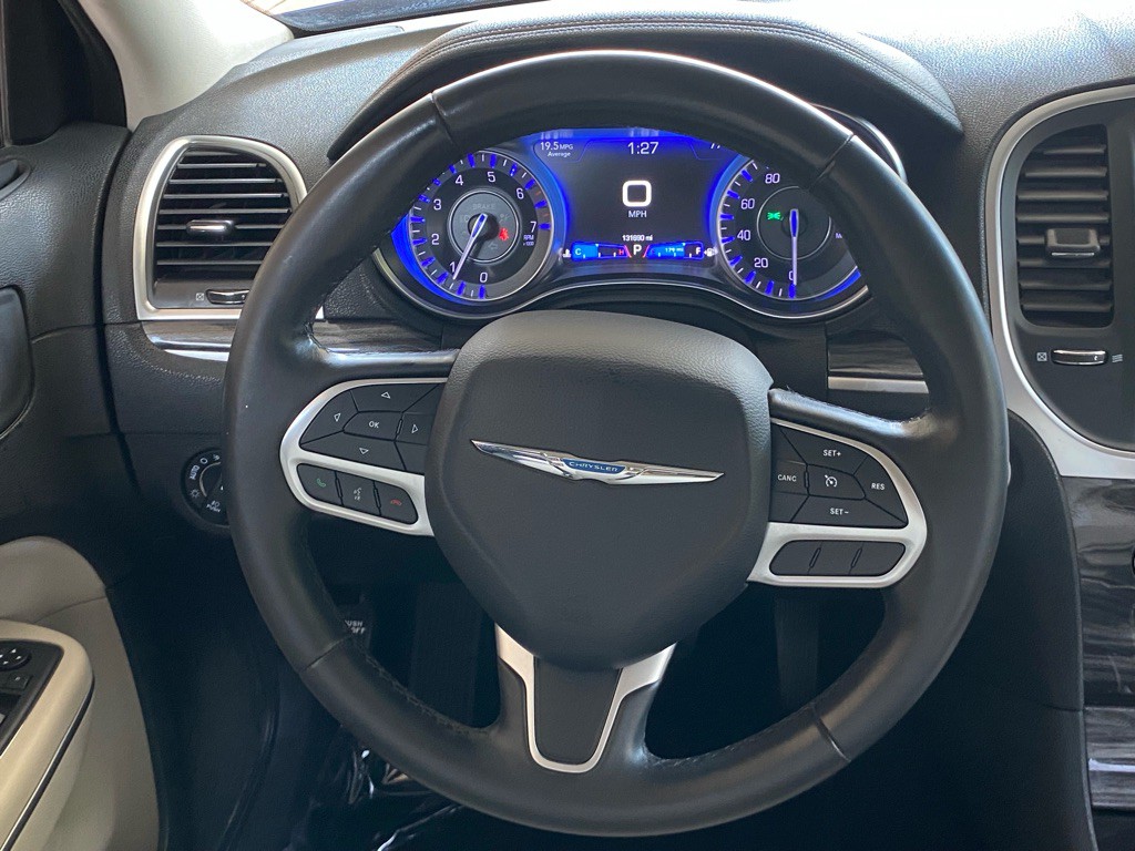 2019 Chrysler 300 Image 14