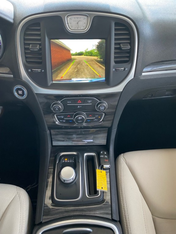 2019 Chrysler 300 Image 15