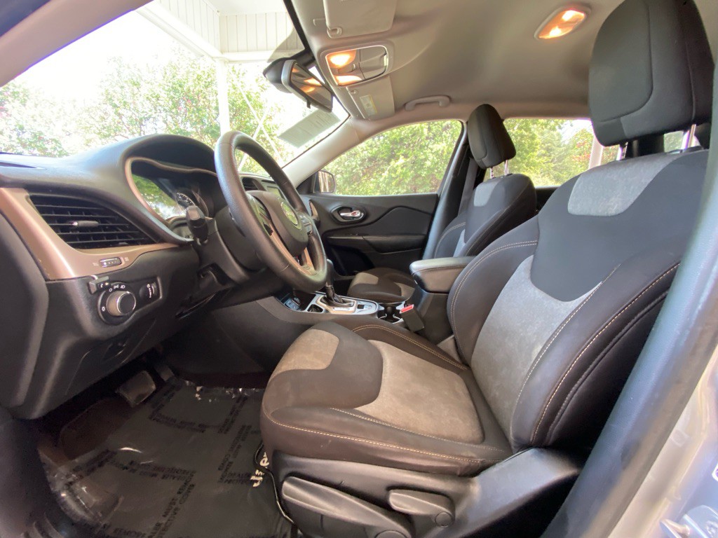 2017 Jeep Cherokee Image 9