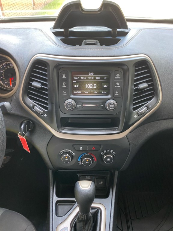 2017 Jeep Cherokee Image 16