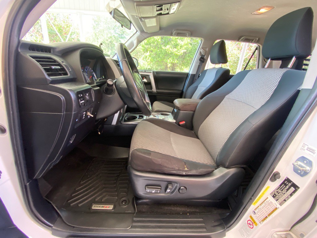 2016 Toyota 4Runner Image 9