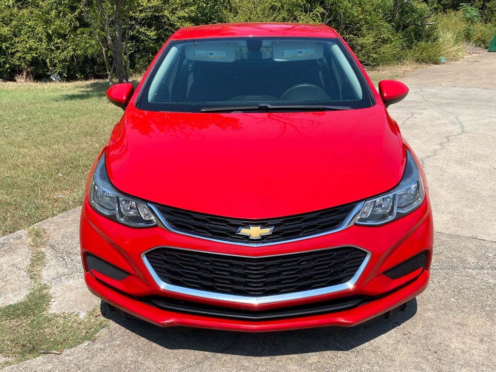 2018 Chevrolet Cruze Image 2