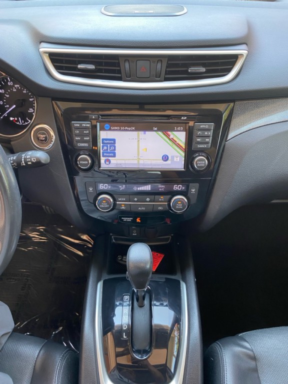 2016 Nissan Rogue Image 17
