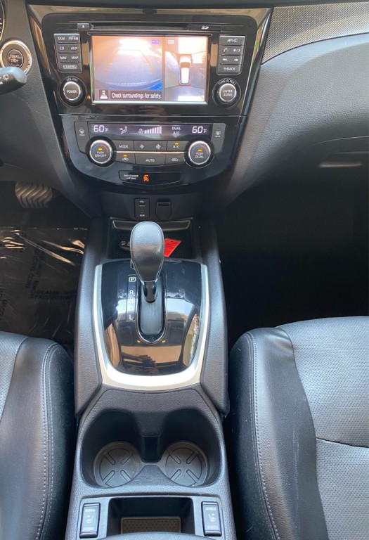 2016 Nissan Rogue Image 18
