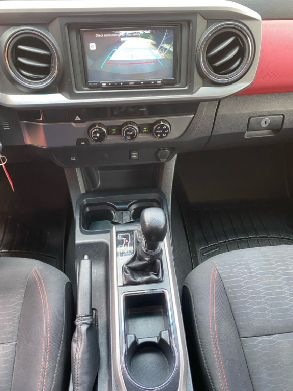2016 Toyota Tacoma Image 17