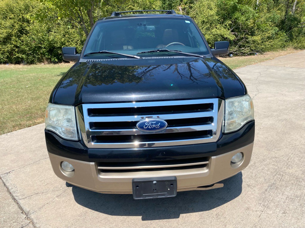 2011 Ford Expedition Image 2