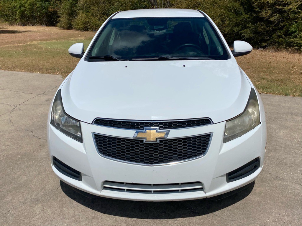 2014 Chevrolet Cruze Image 2