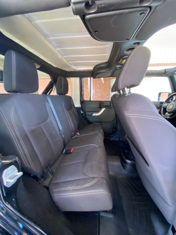 2015 Jeep Wrangler Image 14