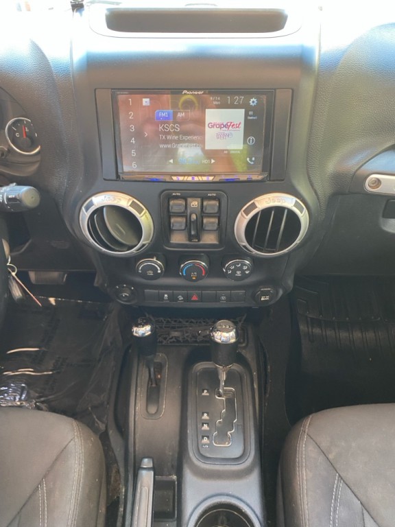 2015 Jeep Wrangler Image 17