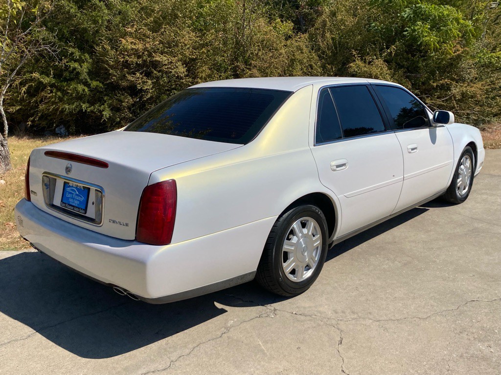 2004 Cadillac DeVille Image 4