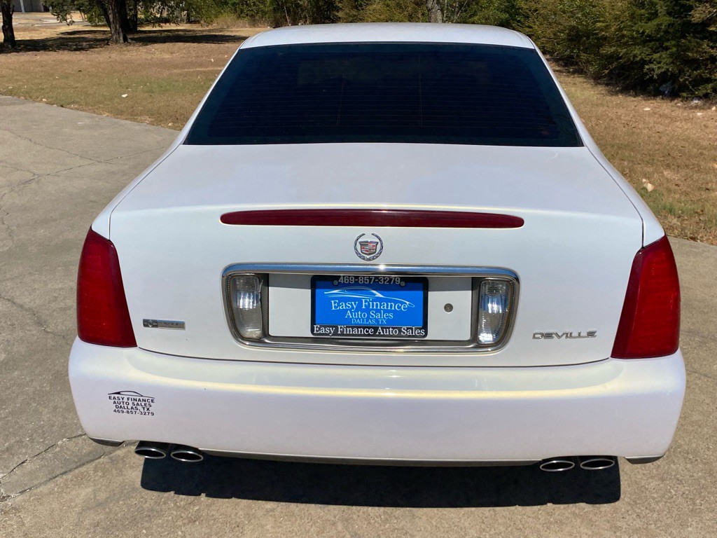 2004 Cadillac DeVille Image 5