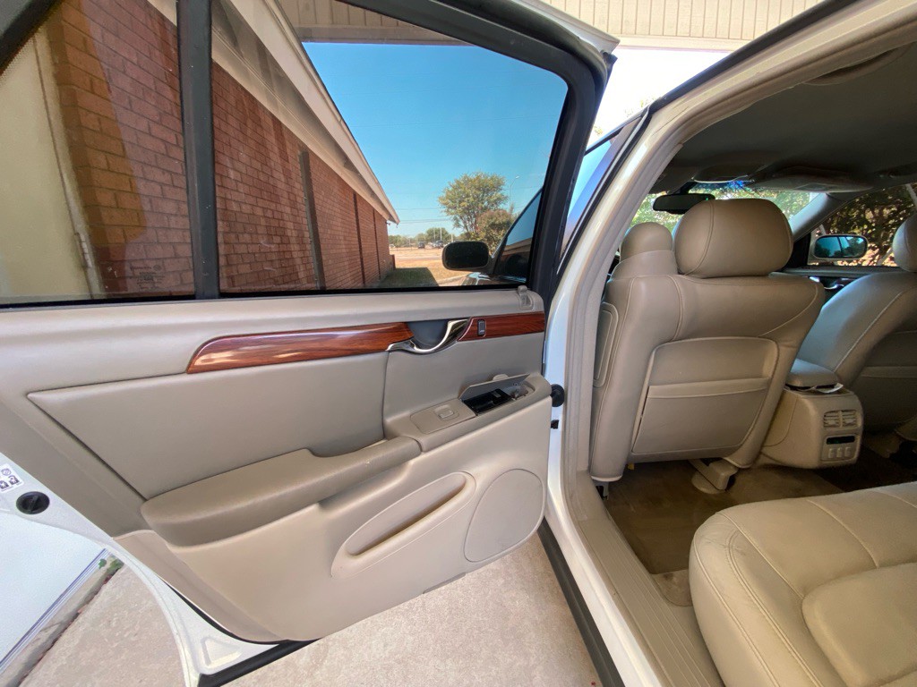 2004 Cadillac DeVille Image 10