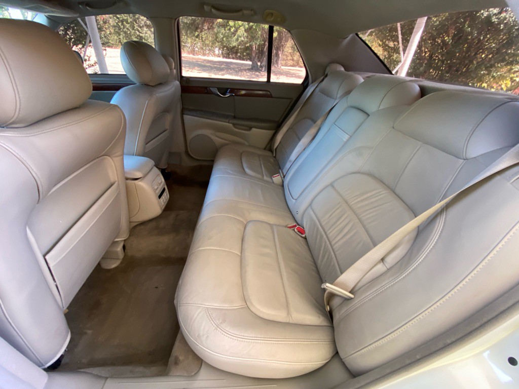 2004 Cadillac DeVille Image 11