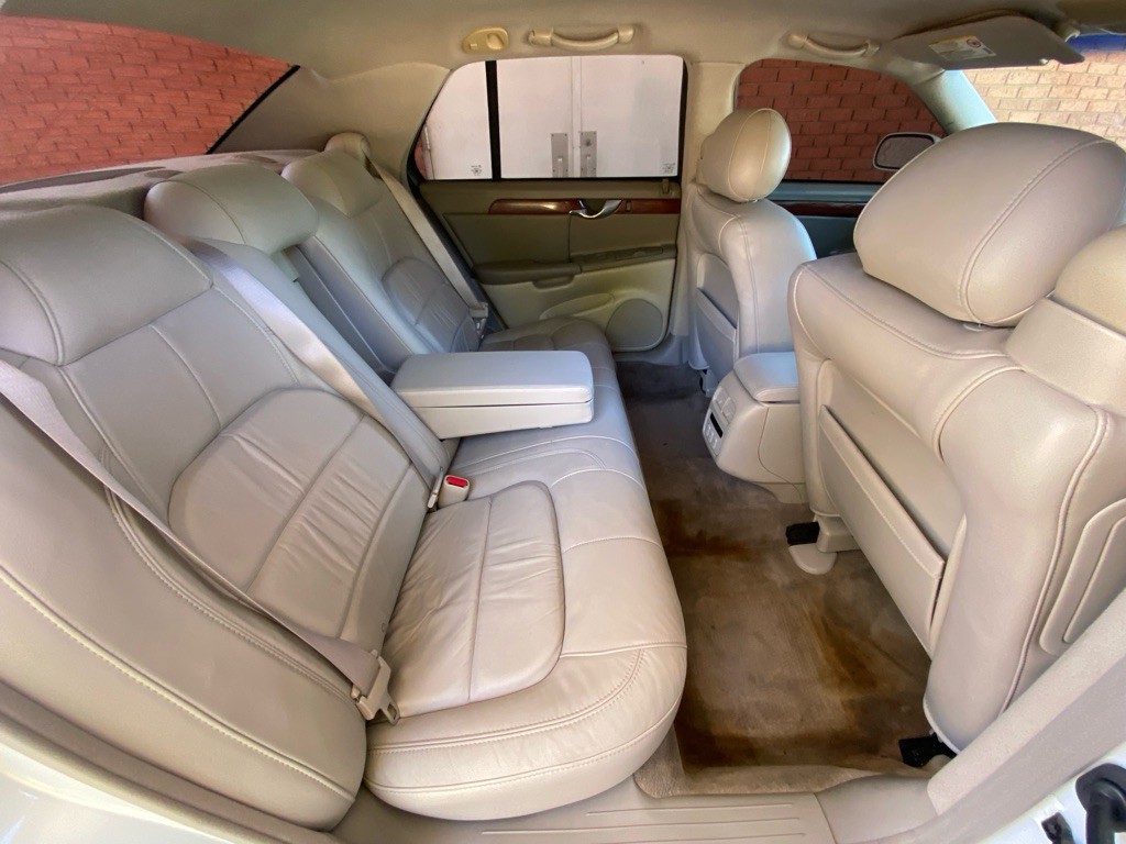 2004 Cadillac DeVille Image 13