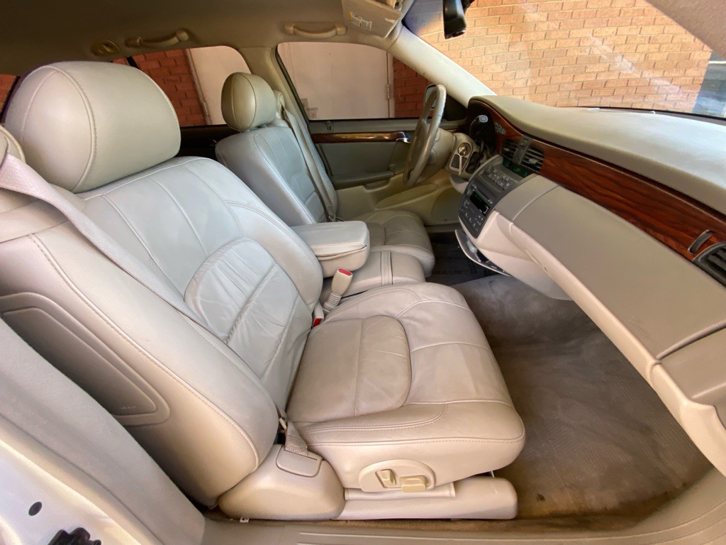 2004 Cadillac DeVille Image 14