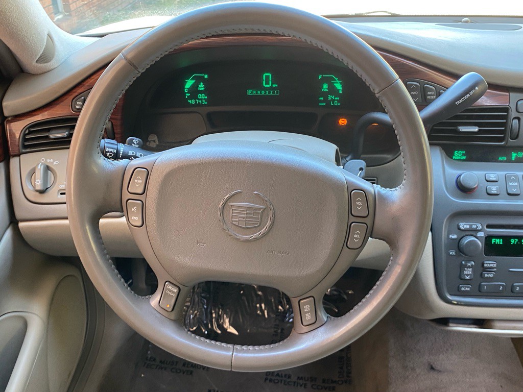 2004 Cadillac DeVille Image 16