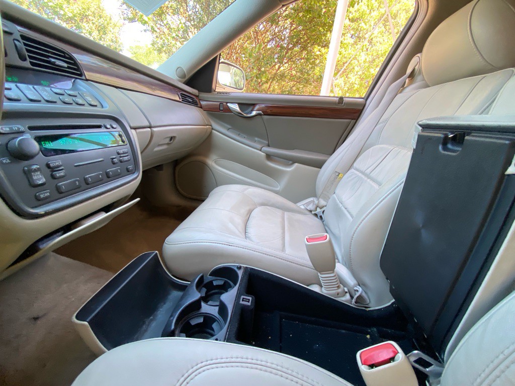 2004 Cadillac DeVille Image 17