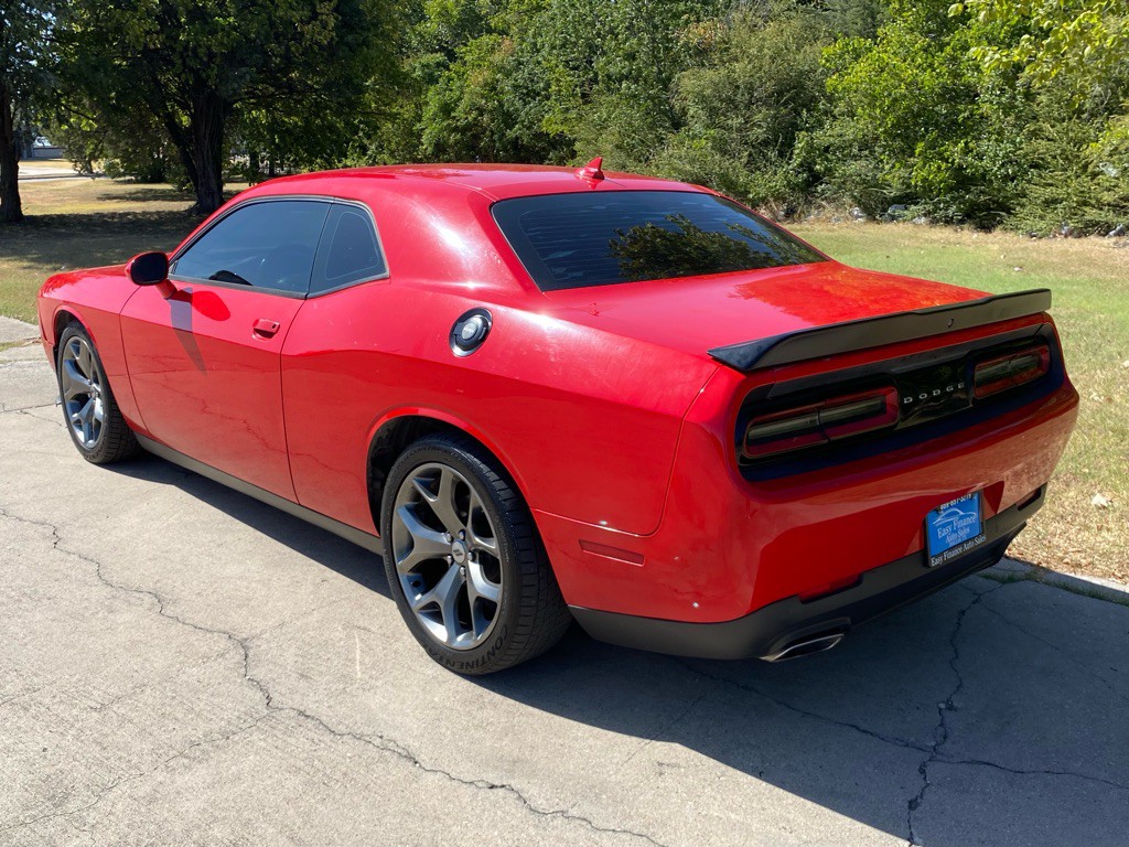 2017 Dodge Challenger Image 4