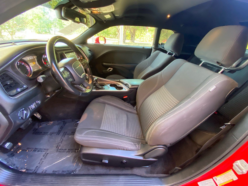 2017 Dodge Challenger Image 9