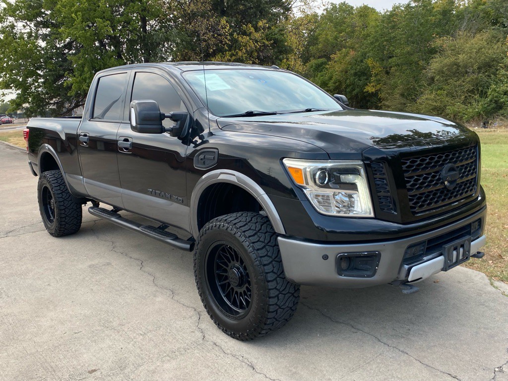 2017 Nissan Titan Image 3