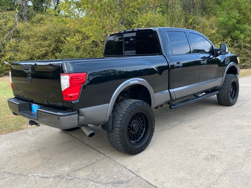 2017 Nissan Titan Image 4