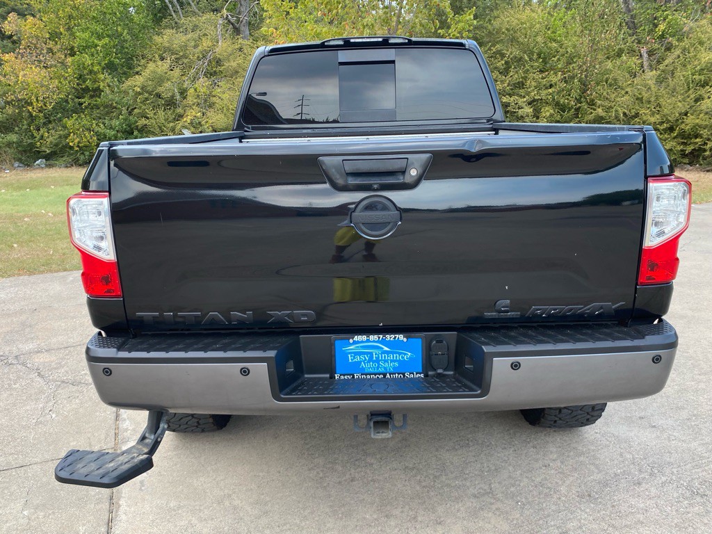 2017 Nissan Titan Image 5