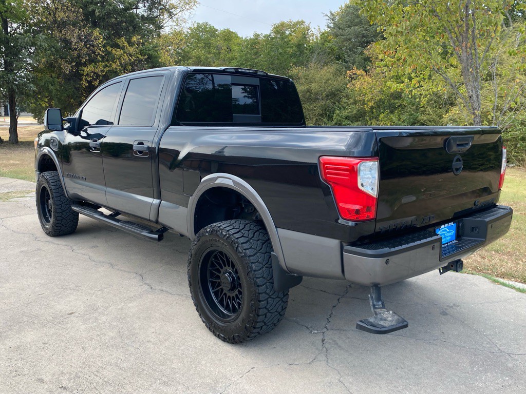 2017 Nissan Titan Image 6