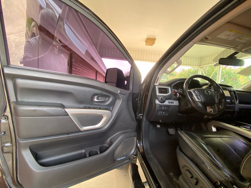 2017 Nissan Titan Image 8