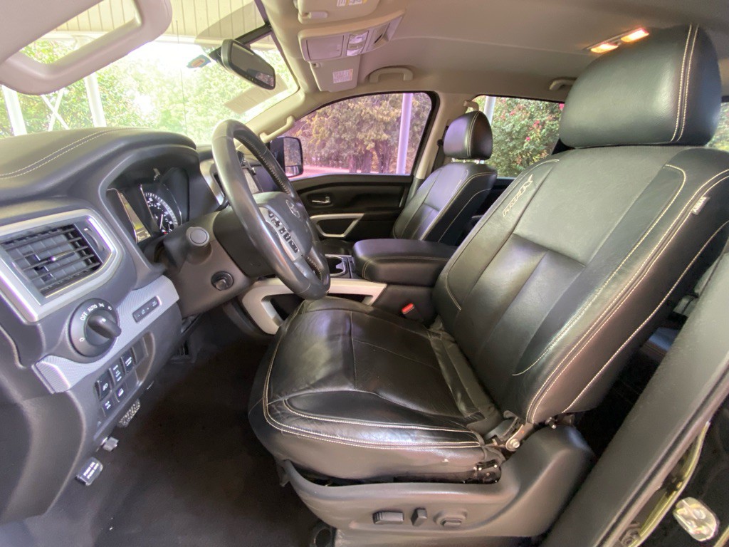 2017 Nissan Titan Image 9