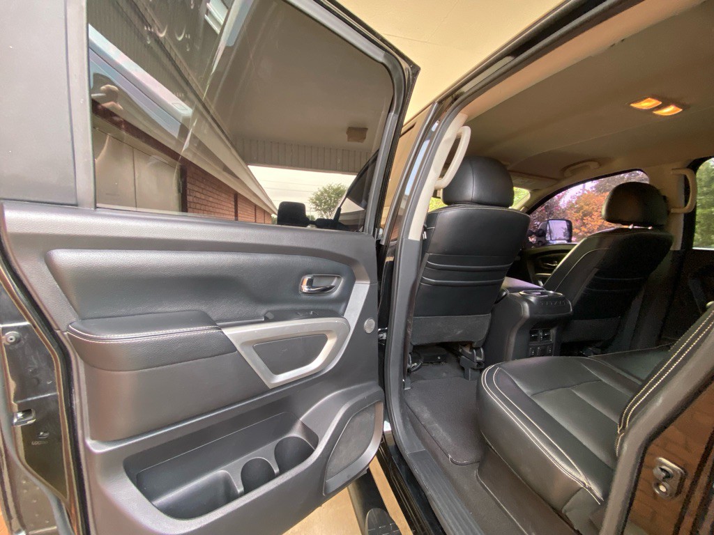 2017 Nissan Titan Image 10