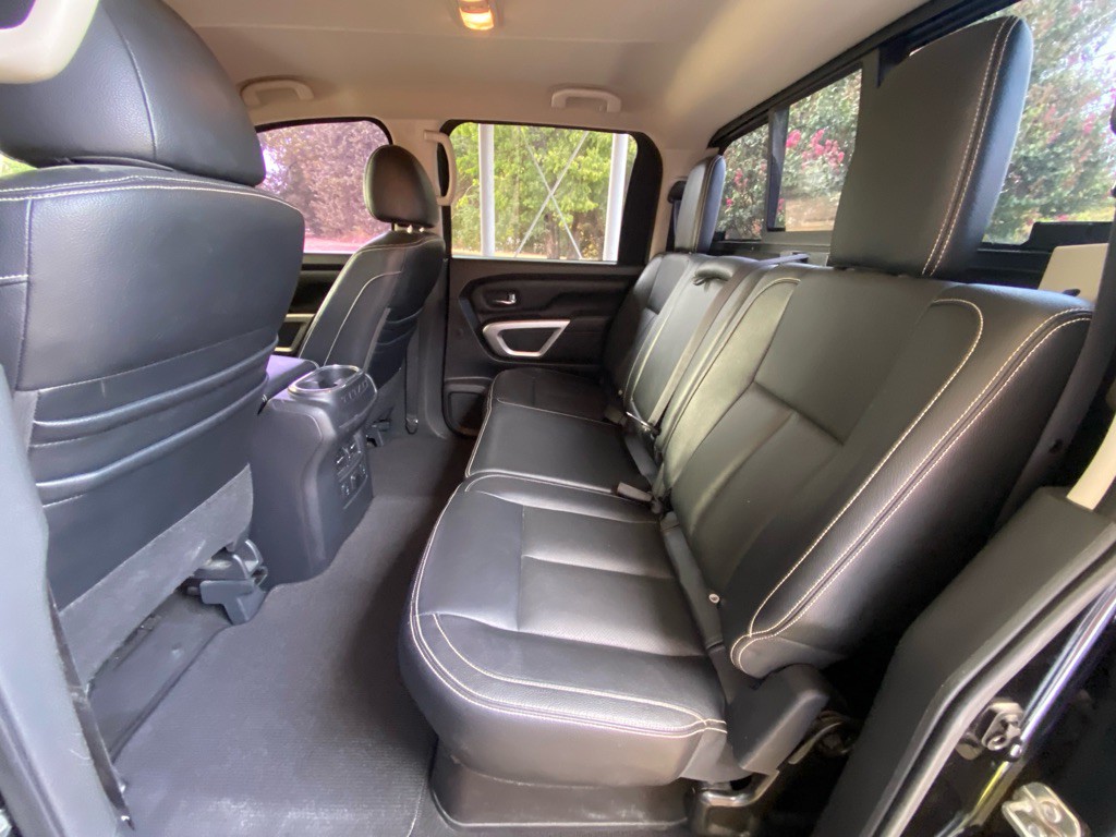 2017 Nissan Titan Image 11