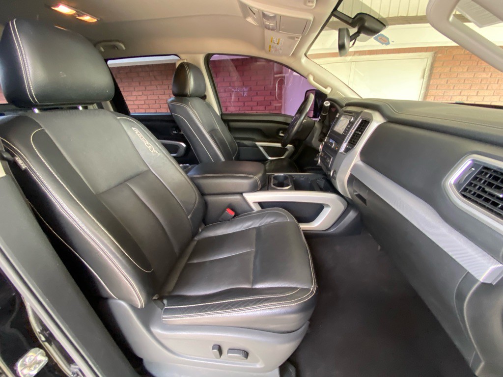 2017 Nissan Titan Image 14