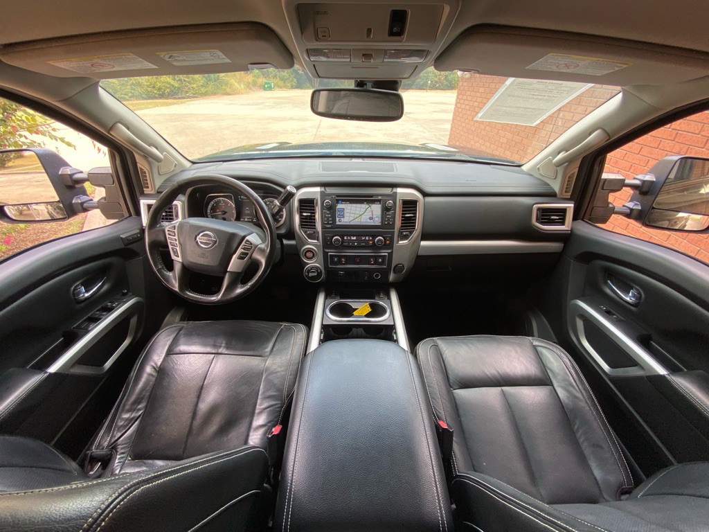 2017 Nissan Titan Image 15
