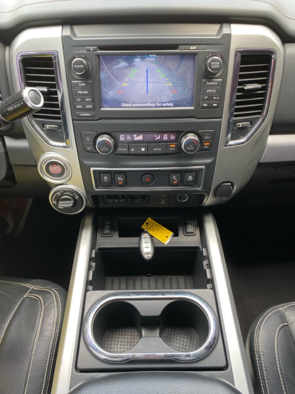 2017 Nissan Titan Image 17
