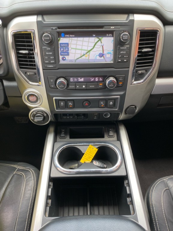 2017 Nissan Titan Image 18