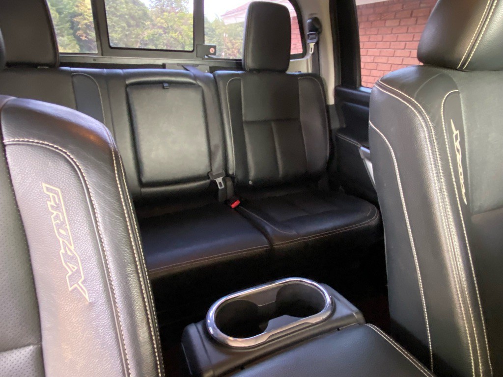 2017 Nissan Titan Image 19