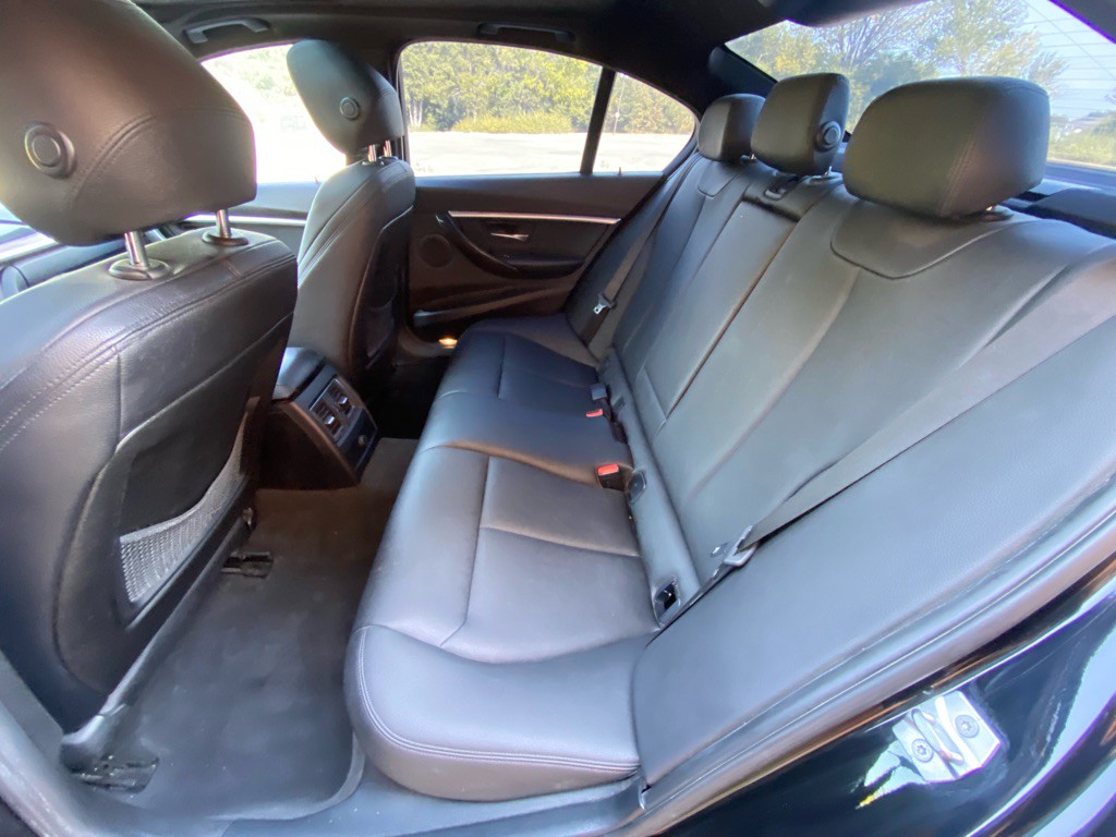 2017 BMW 3 Series Image 10