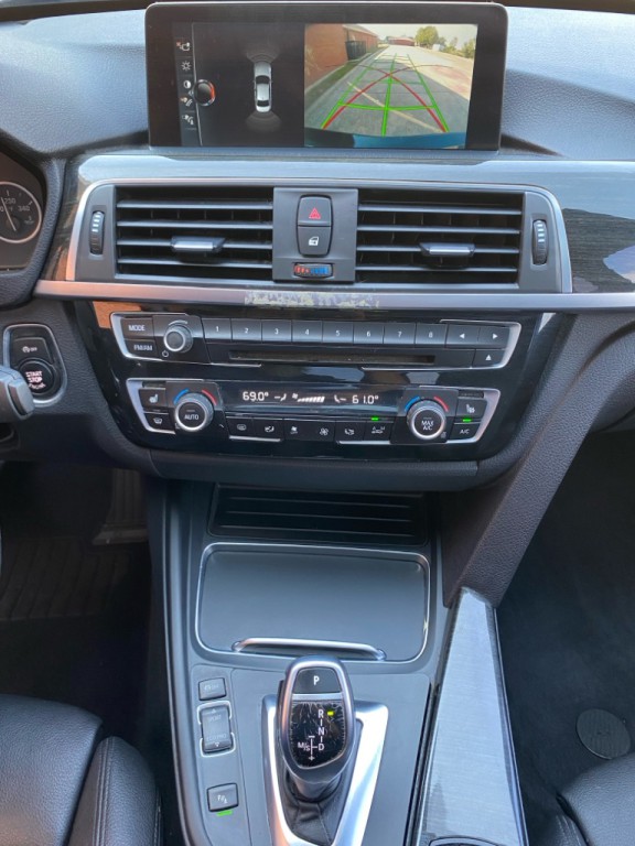 2017 BMW 3 Series Image 15
