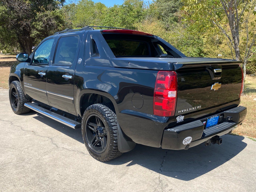 2013 Chevrolet Avalanche Image 6