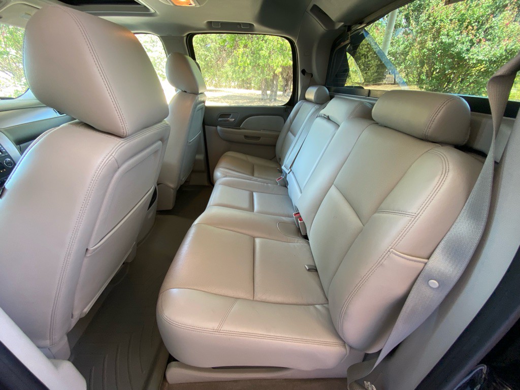2013 Chevrolet Avalanche Image 11